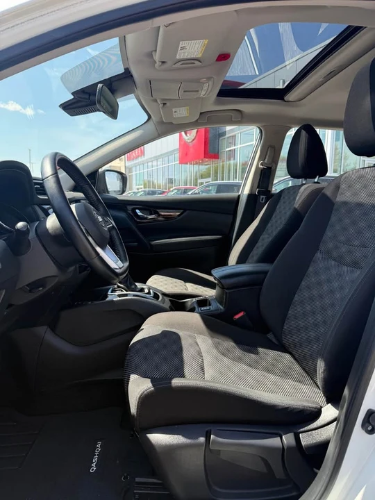 2021 Nissan - Image 6 of 7
