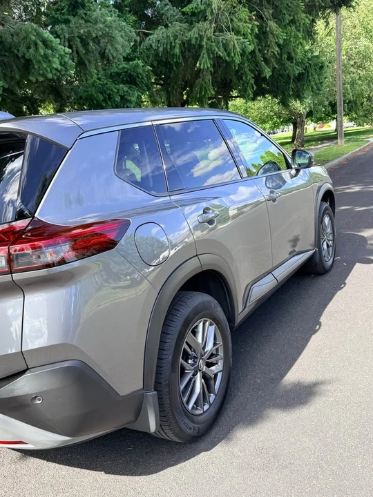 2021 Nissan Rogue - Image 8 of 10