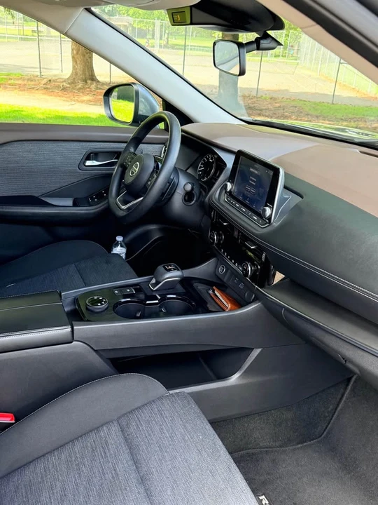 2021 Nissan Rogue - Image 7 of 10