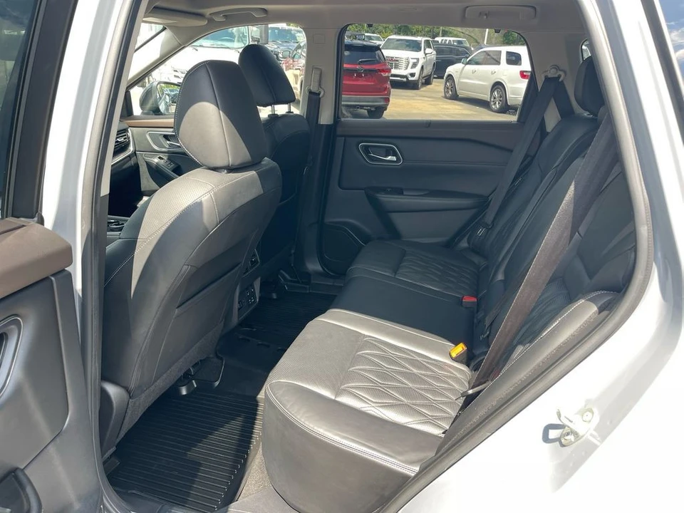 2021 Nissan Rogue - Image 13 of 21