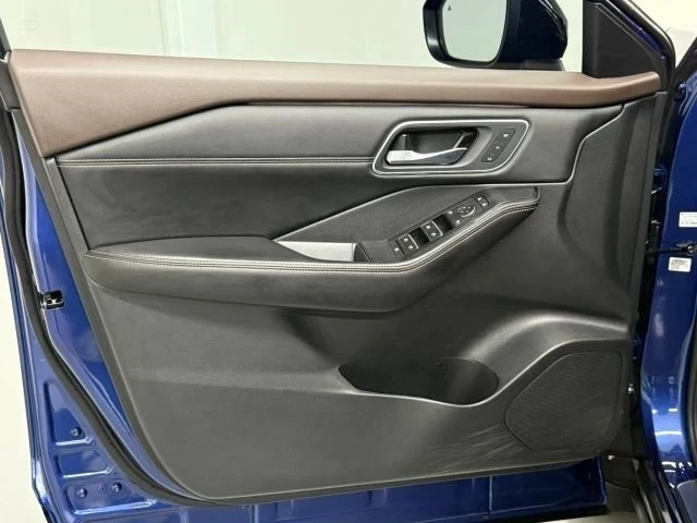 2021 Nissan Rogue - Image 19 of 21
