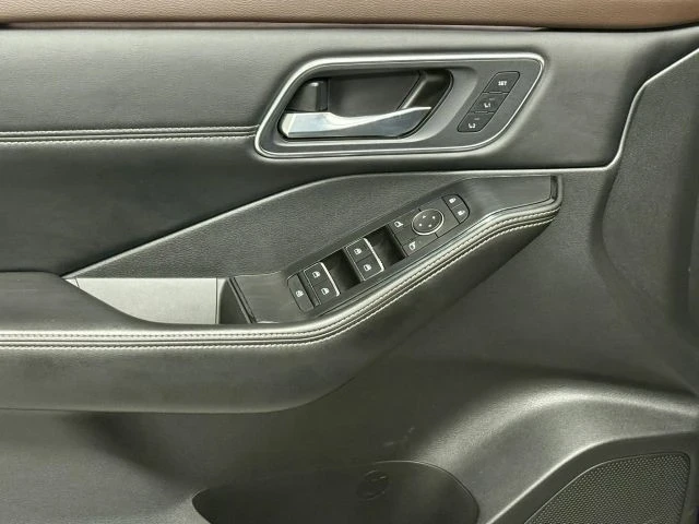 2021 Nissan Rogue - Image 20 of 21