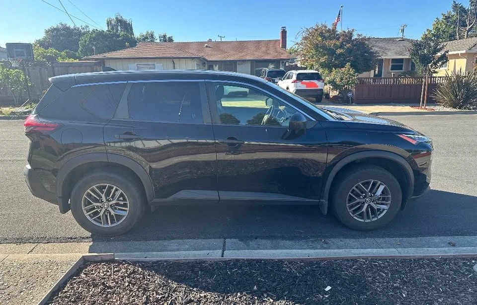 2021 Nissan Rogue - Image 2 of 4