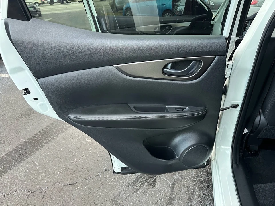2021 Nissan Rogue - Image 20 of 21