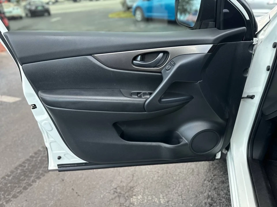 2021 Nissan Rogue - Image 10 of 21