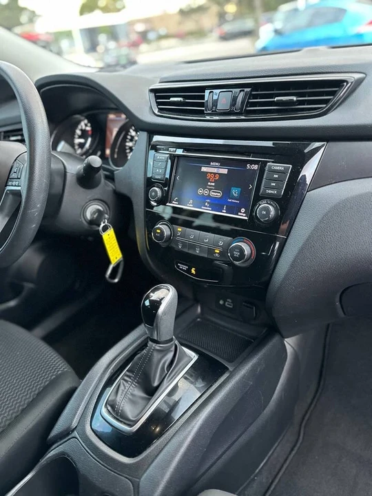 2021 Nissan Rogue - Image 17 of 21