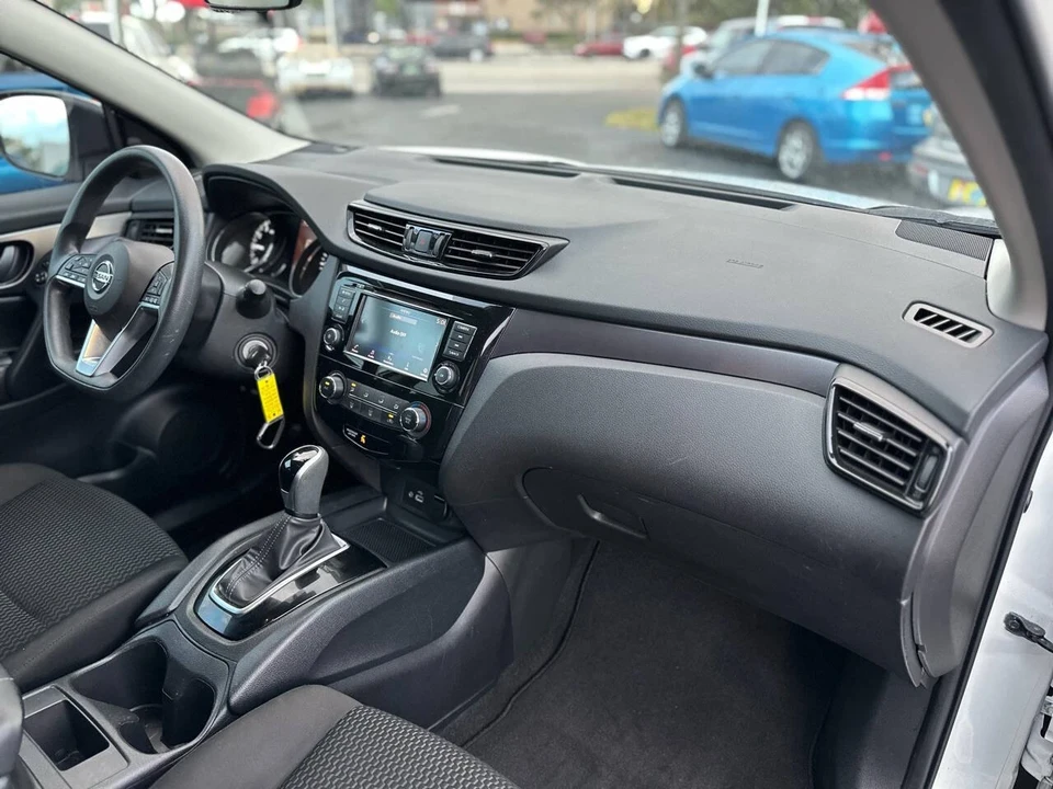2021 Nissan Rogue - Image 15 of 21