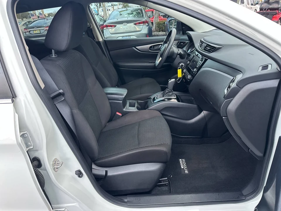 2021 Nissan Rogue - Image 16 of 21