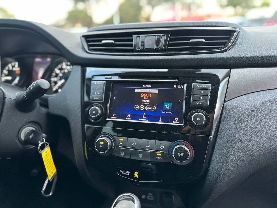 2021 Nissan Rogue - Image 18 of 21