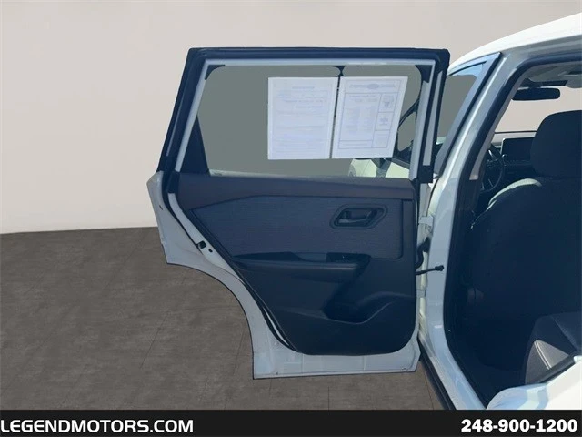 2021 Nissan Rogue - Image 13 of 21