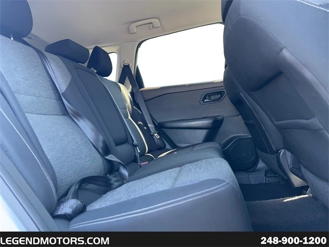 2021 Nissan Rogue - Image 19 of 21