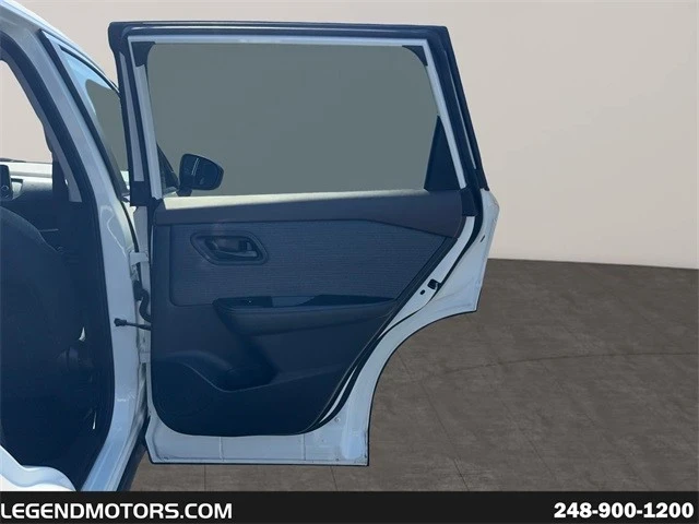 2021 Nissan Rogue - Image 18 of 21