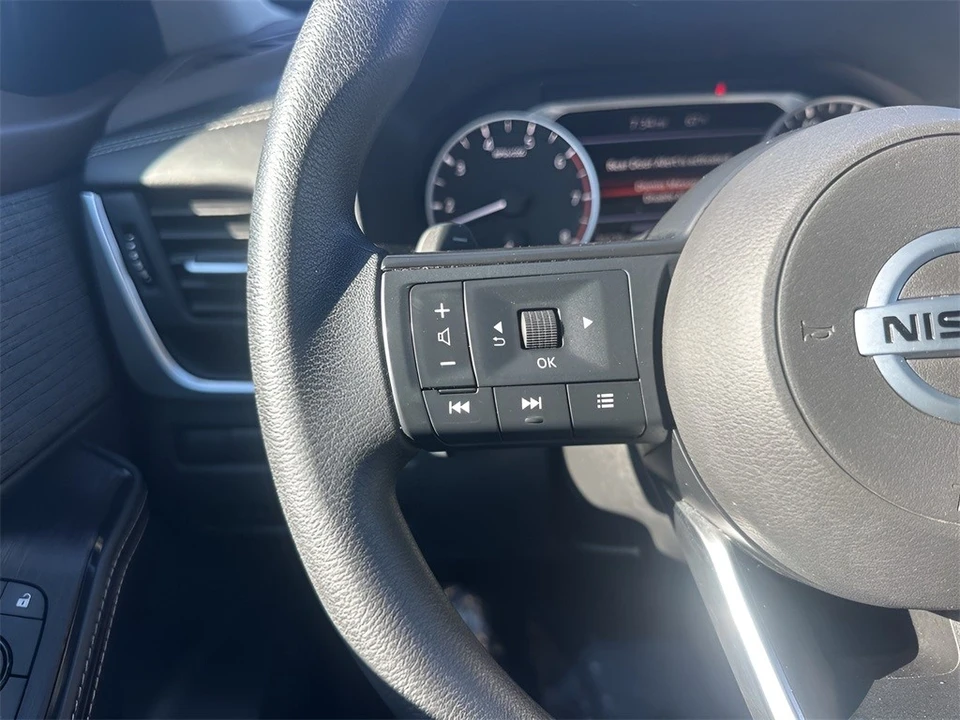 2021 Nissan Rogue - Image 13 of 21