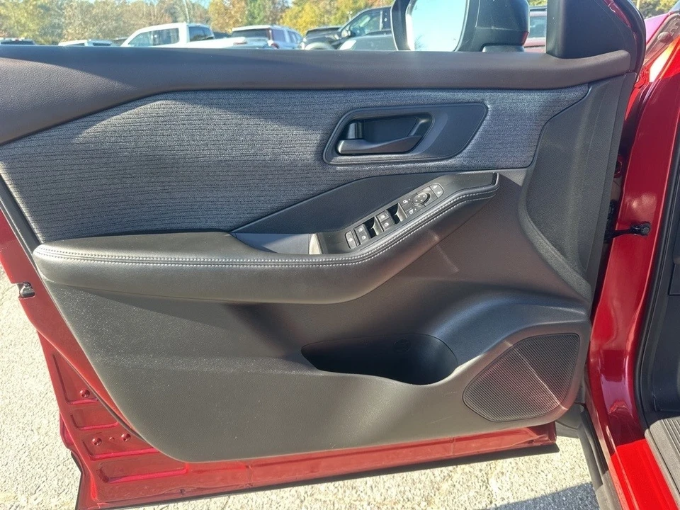 2021 Nissan Rogue - Image 20 of 21