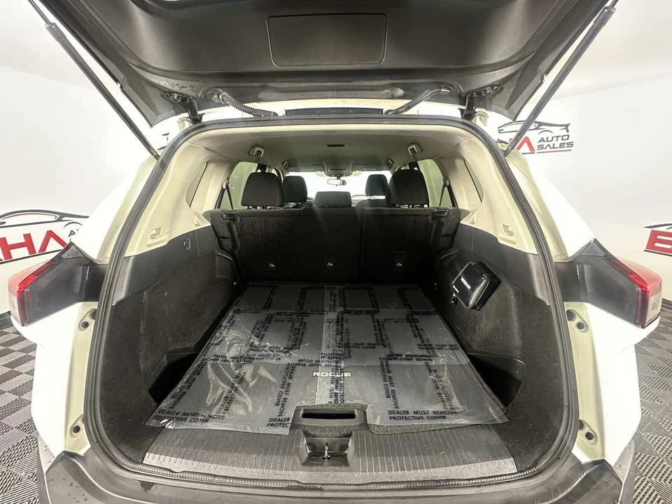 2021 Nissan Rogue - Image 19 of 21