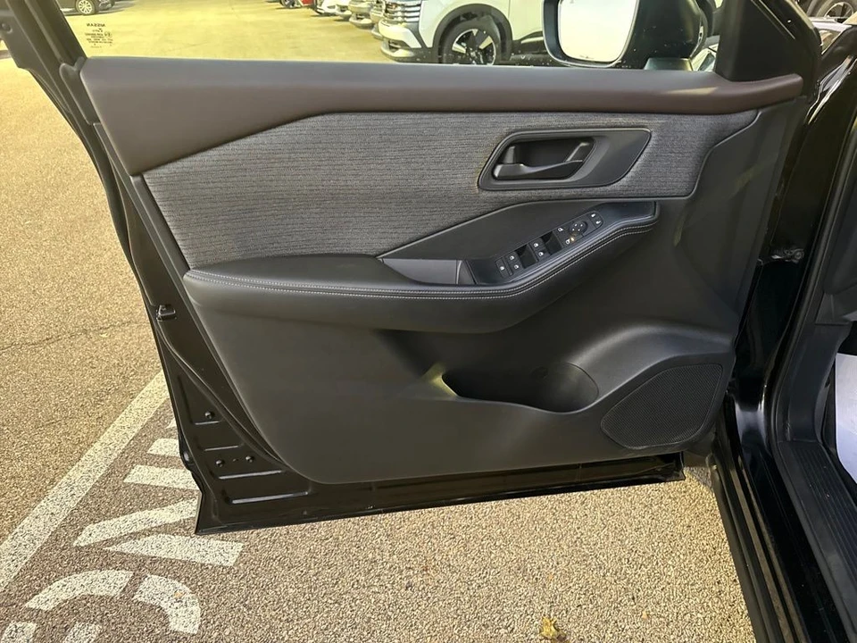 2021 Nissan Rogue - Image 11 of 12