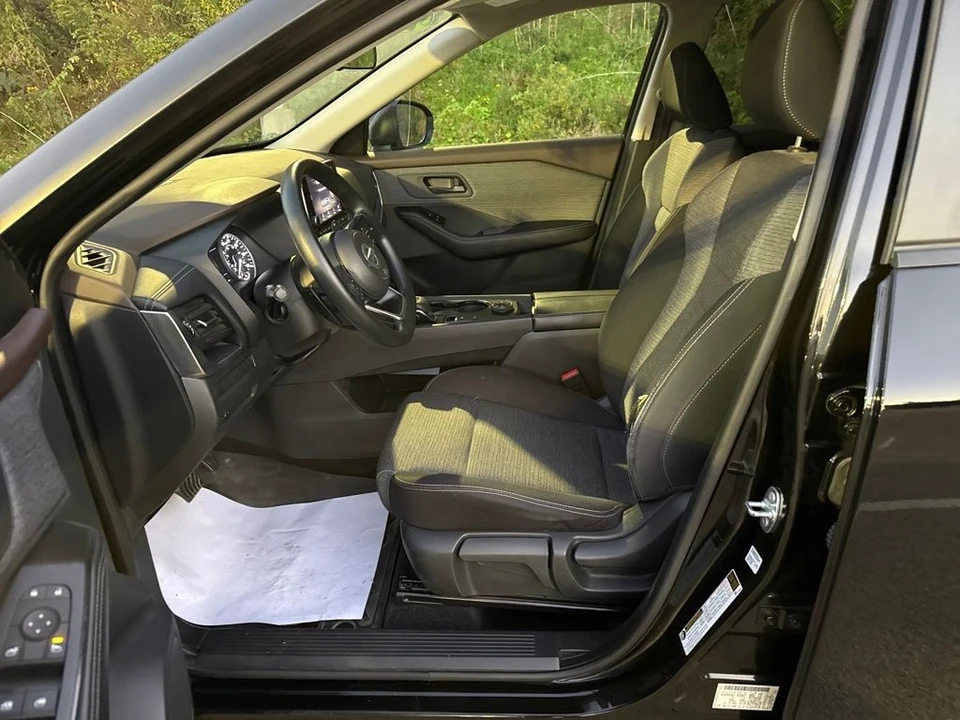 2021 Nissan Rogue - Image 10 of 12