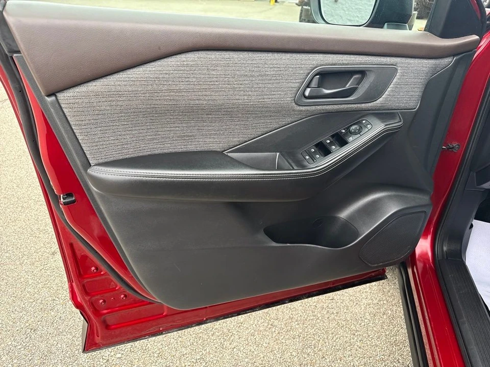 2021 Nissan Rogue - Image 11 of 12