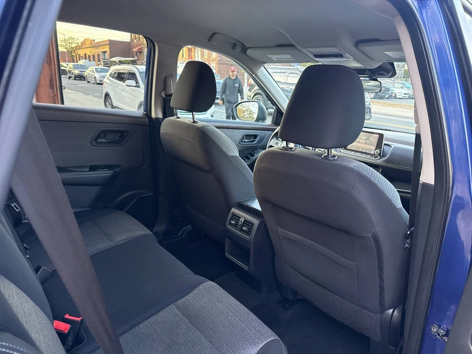 2021 Nissan Rogue - Image 17 of 21
