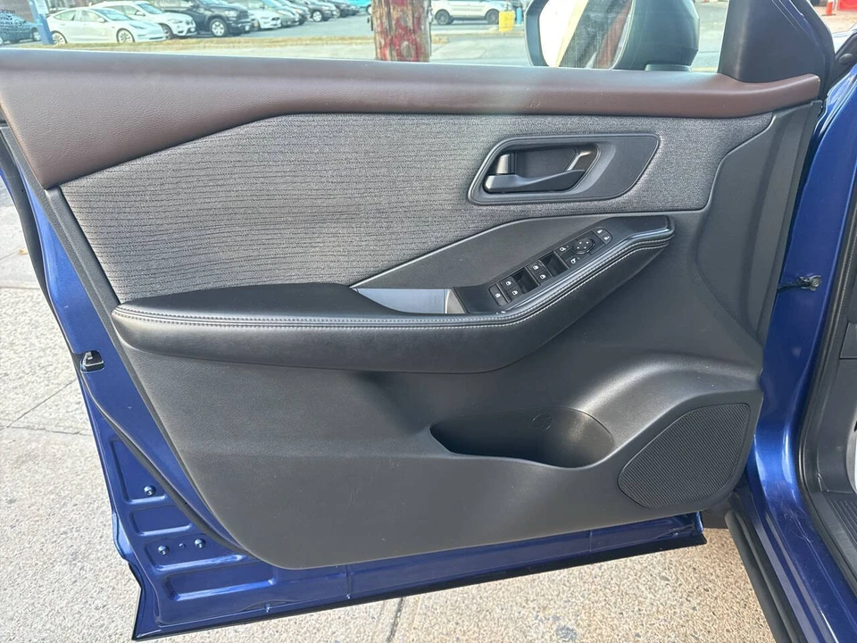 2021 Nissan Rogue - Image 10 of 21