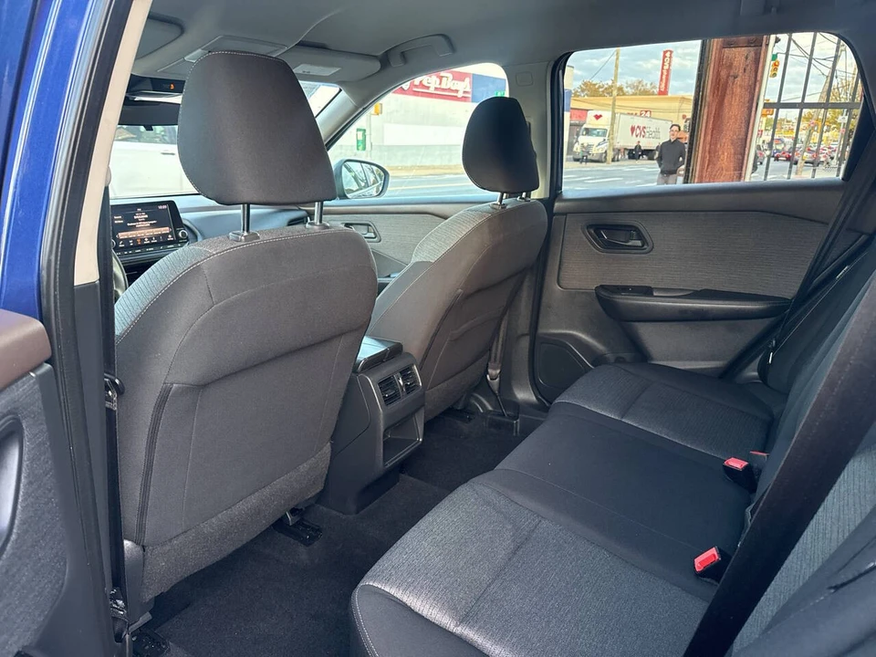 2021 Nissan Rogue - Image 15 of 21