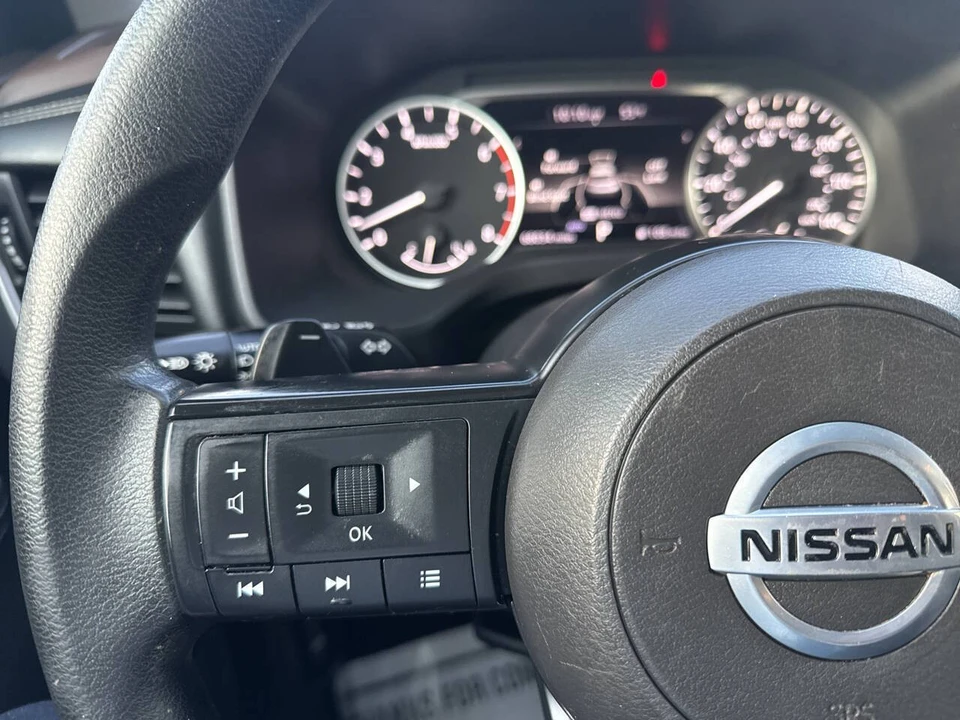 2021 Nissan Rogue - Image 18 of 21