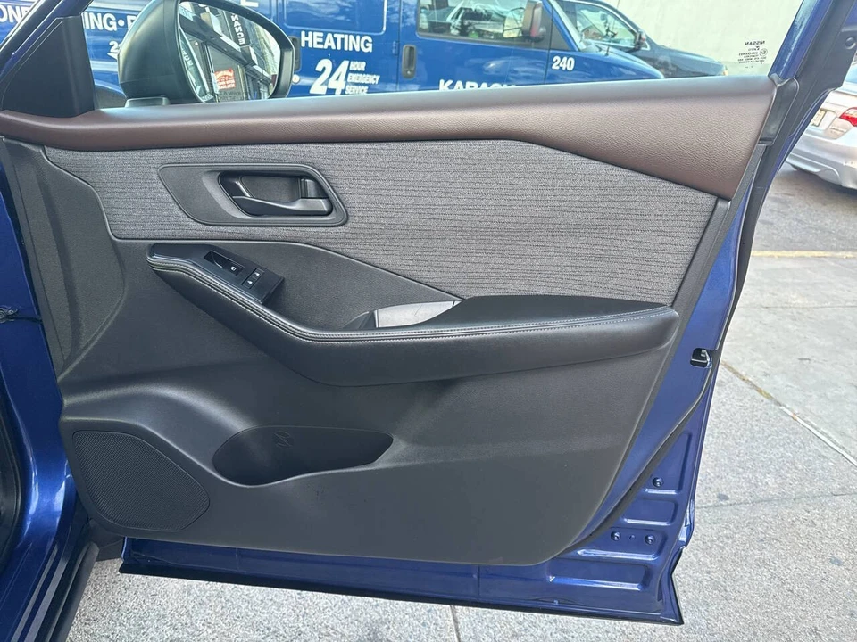 2021 Nissan Rogue - Image 12 of 21