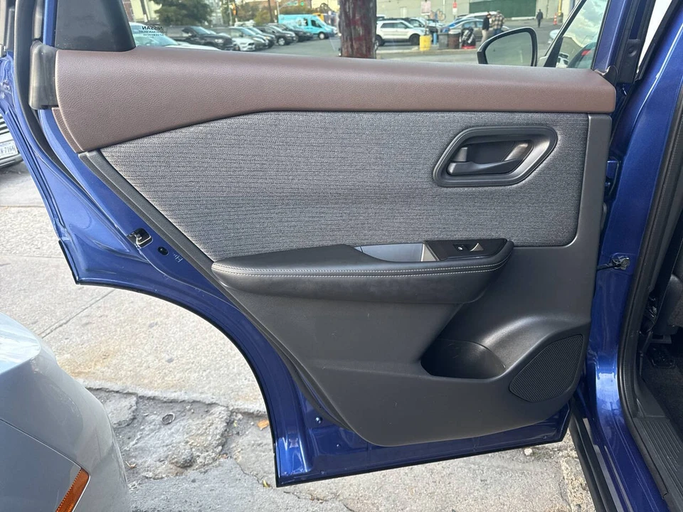 2021 Nissan Rogue - Image 11 of 21