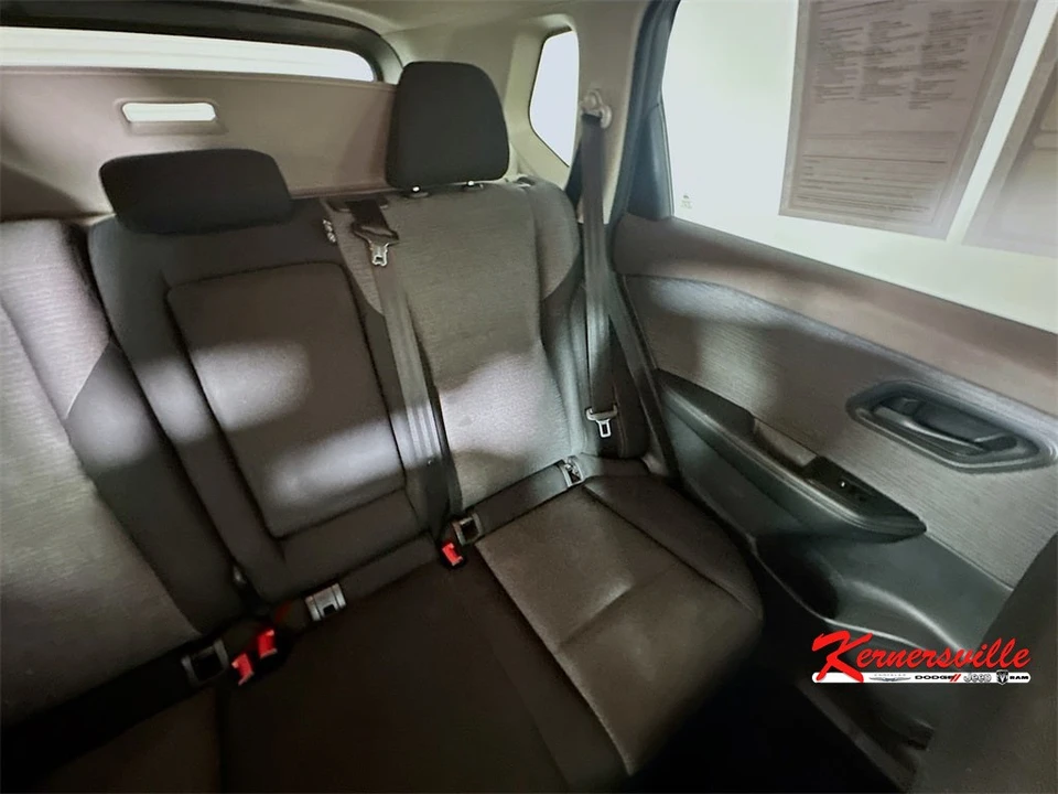 2021 Nissan Rogue - Image 14 of 21
