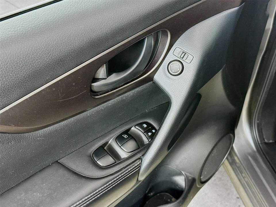 2021 Nissan Rogue - Image 10 of 14
