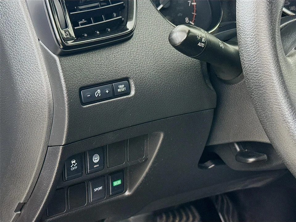 2021 Nissan Rogue - Image 10 of 21