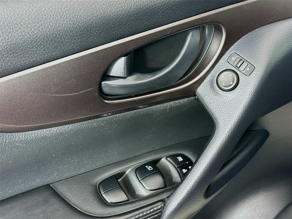 2021 Nissan Rogue - Image 17 of 21
