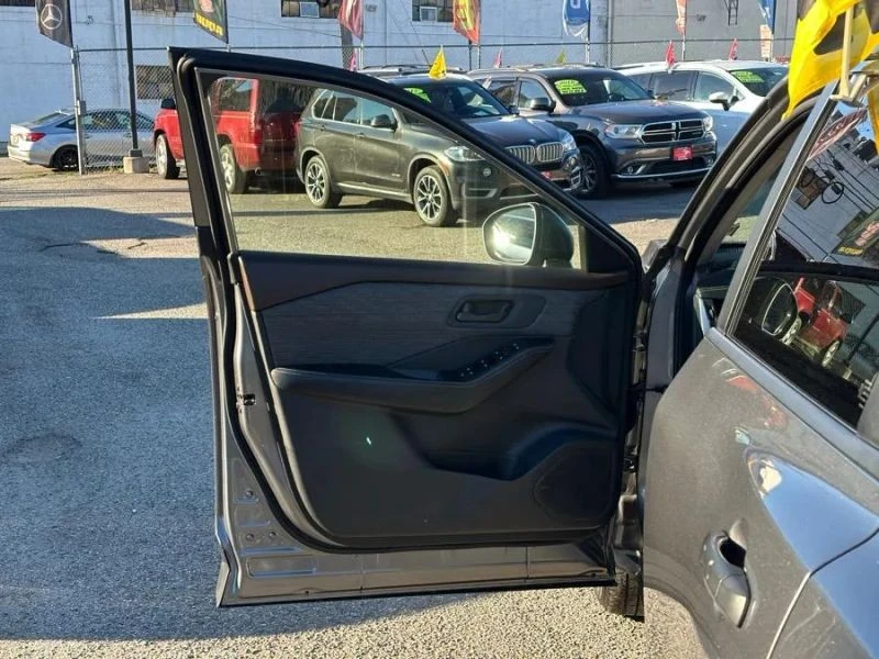 2021 Nissan Rogue - Image 9 of 12