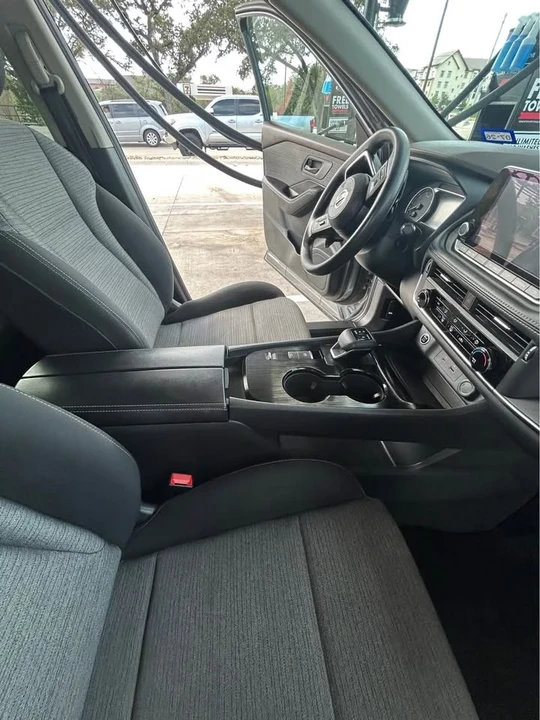 2021 Nissan Rogue - Image 3 of 10