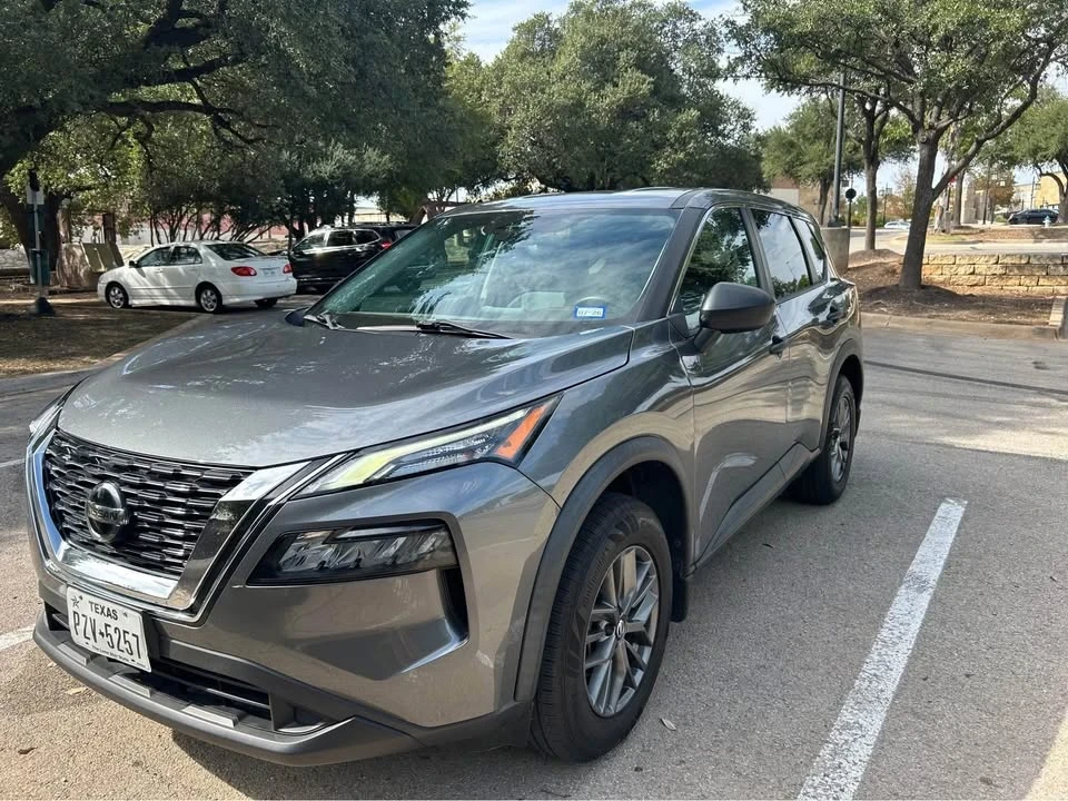 2021 Nissan Rogue - Image 2 of 10