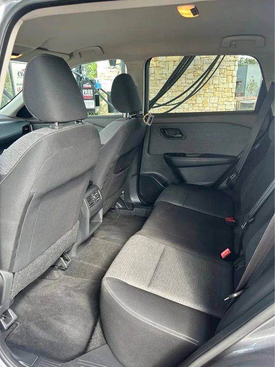2021 Nissan Rogue - Image 9 of 10
