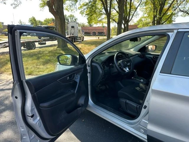 2021 Nissan Rogue - Image 9 of 12