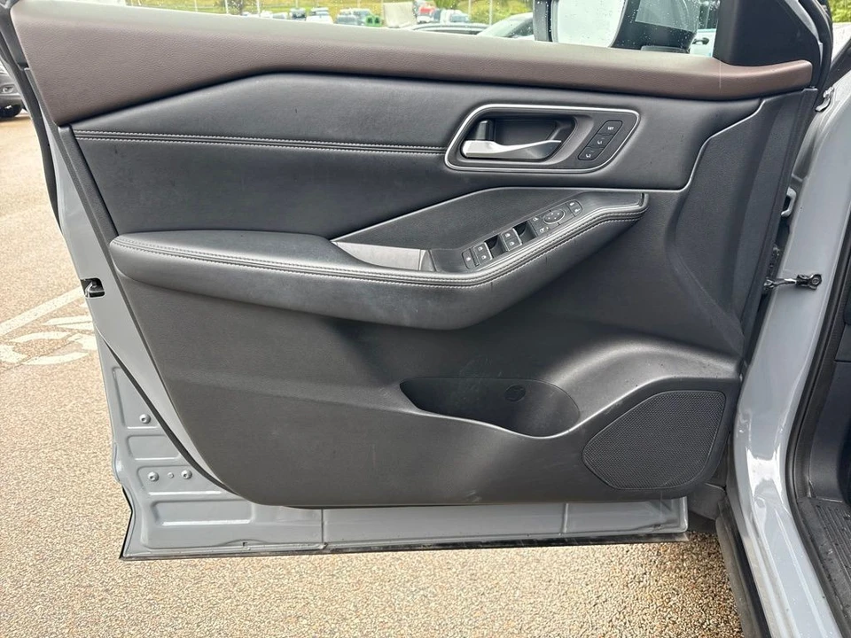 2021 Nissan Rogue - Image 11 of 12