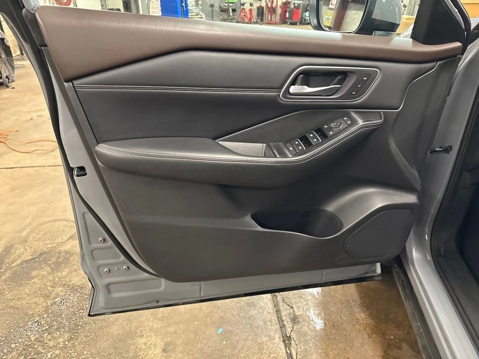 2021 Nissan Rogue - Image 11 of 12