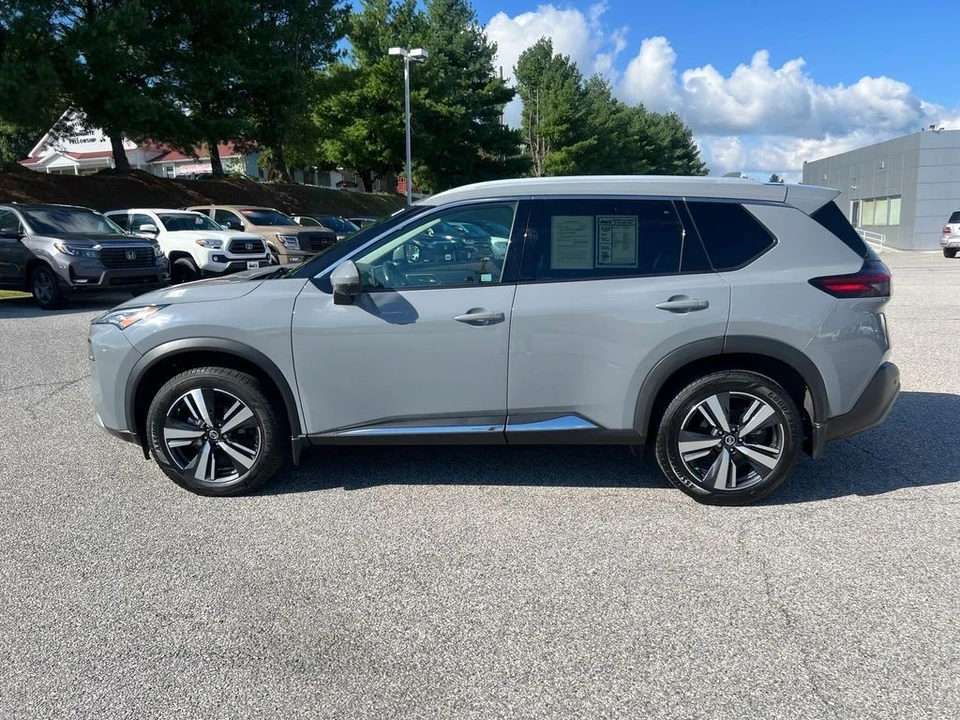 2021 Nissan Rogue - Image 2 of 12