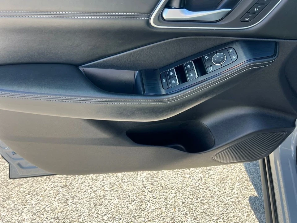2021 Nissan Rogue - Image 11 of 12