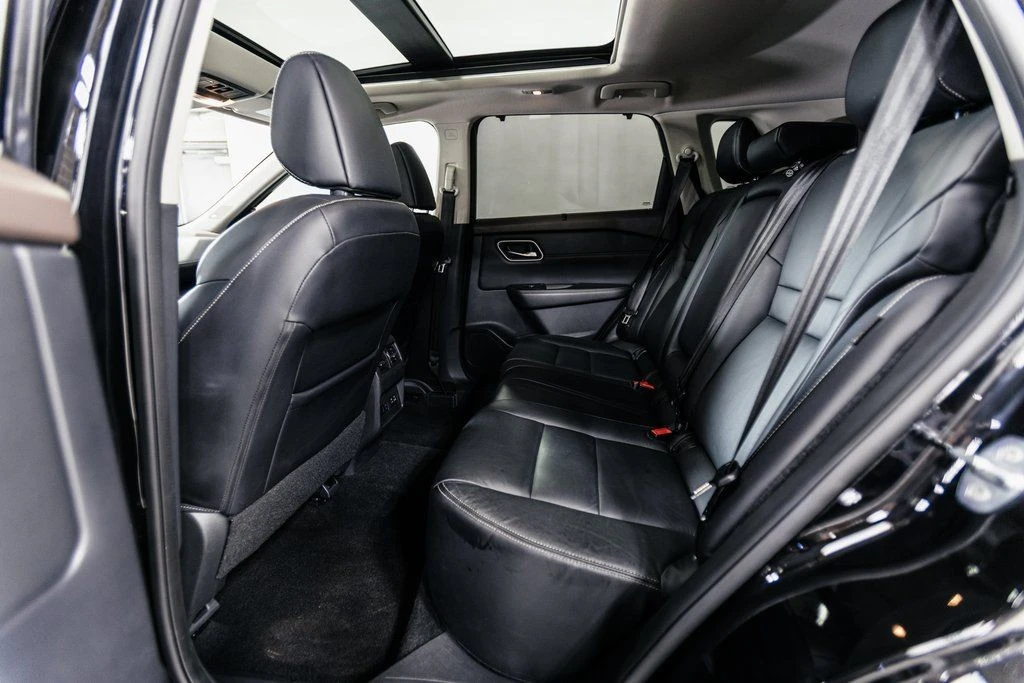 2021 Nissan Rogue - Image 19 of 21