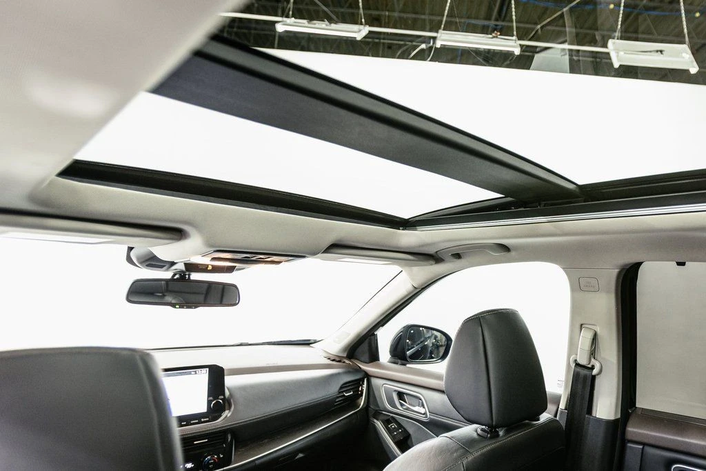 2021 Nissan Rogue - Image 17 of 21