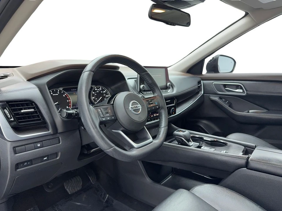 2021 Nissan Rogue - Image 16 of 21