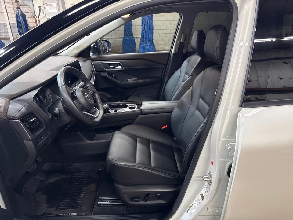 2021 Nissan Rogue - Image 11 of 12
