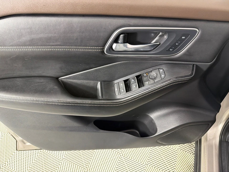2021 Nissan Rogue - Image 11 of 12