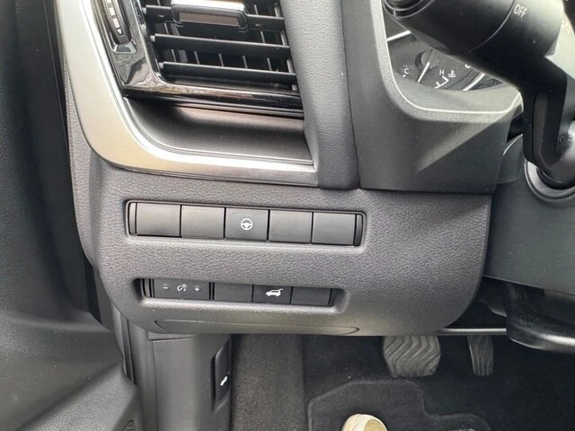 2021 Nissan Rogue - Image 18 of 21