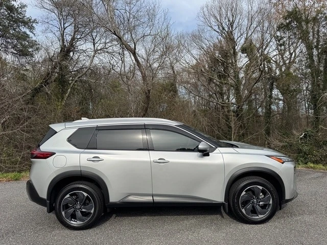 2021 Nissan Rogue - Image 5 of 21