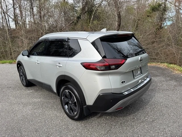 2021 Nissan Rogue - Image 8 of 21