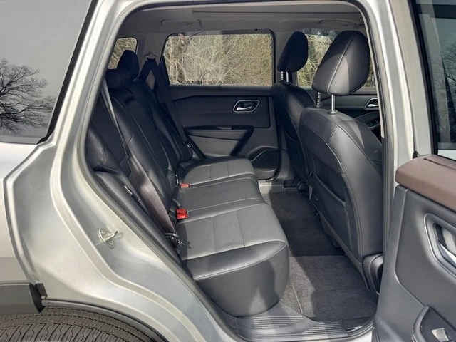 2021 Nissan Rogue - Image 16 of 21